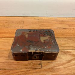 Antique Japanese lacquered trinket/ jewelry box