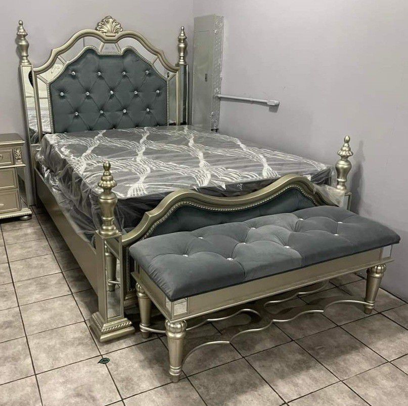 ESPERANZA QUEEN BEDROOM SET Queen Bed,Dresser, Mirror And Nightstand 