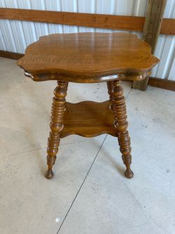 Antique Oak Parlor / Side Table – Turned Legs