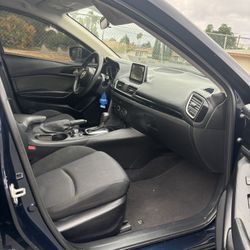 2016 Mazda 3 Hatchback 131.000 Millas Título Salvage