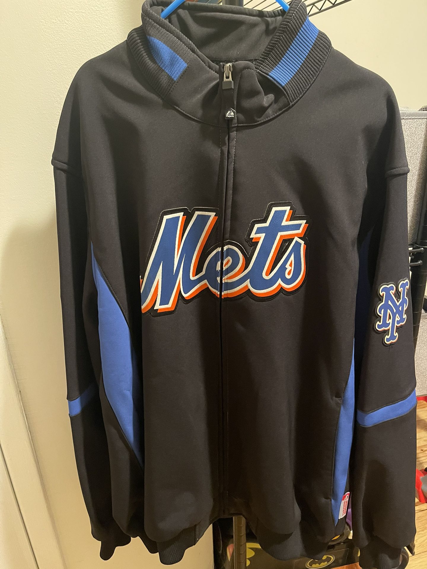 Authentic Majestic MLB NY Mets Black Jacket Men's Size XL for Sale in  Brooklyn, NY - OfferUp
