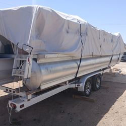 24' Playbuoy Tritoon Boat