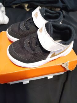 kids shoes size 9c