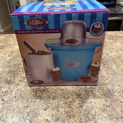 NEW Nostalgia Electrics Vintage Collection 4Qt Electric Ice Cream Maker