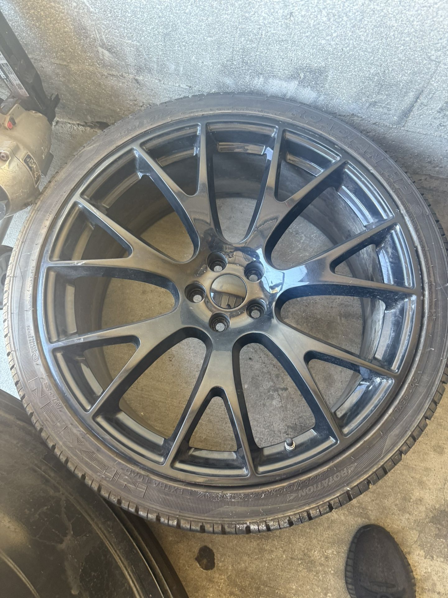 Dodge Charger Hellcat Replica 265/35zr22 Wheels