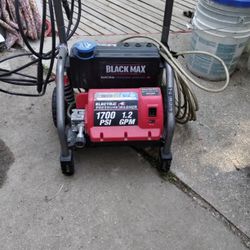 BlackMax 1700 Pressure Washer 