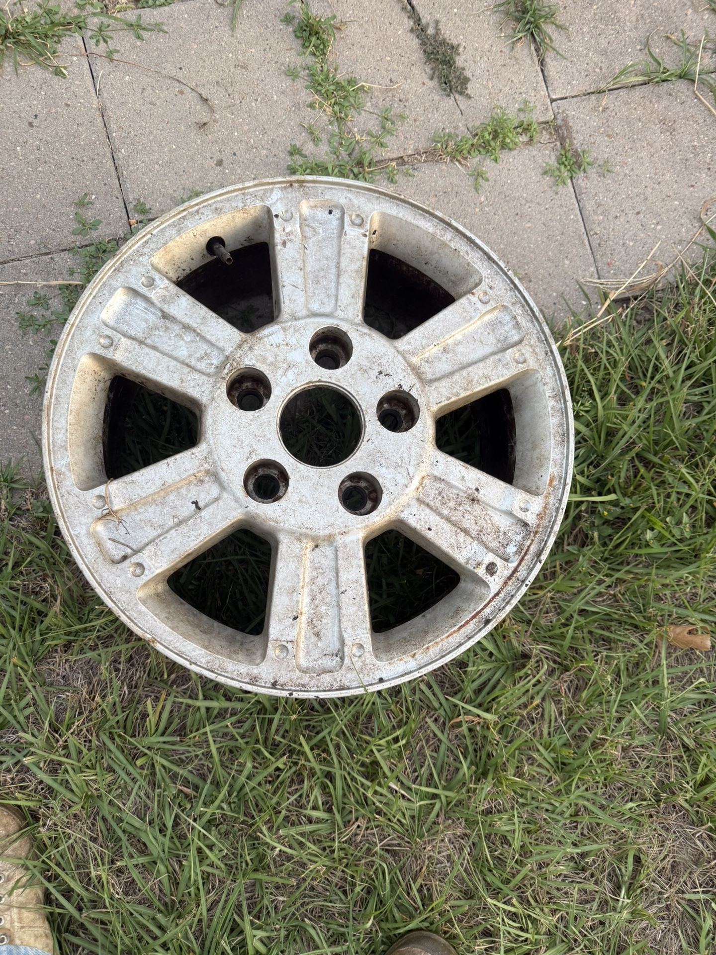 2010 Toyota tundra 18 inch rim only 1