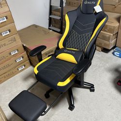 Gaming Chair with Footrest and Massage – Pickup Only