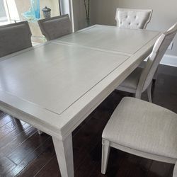Havertys Hyde Park dining table with extension and 8 chairs like new