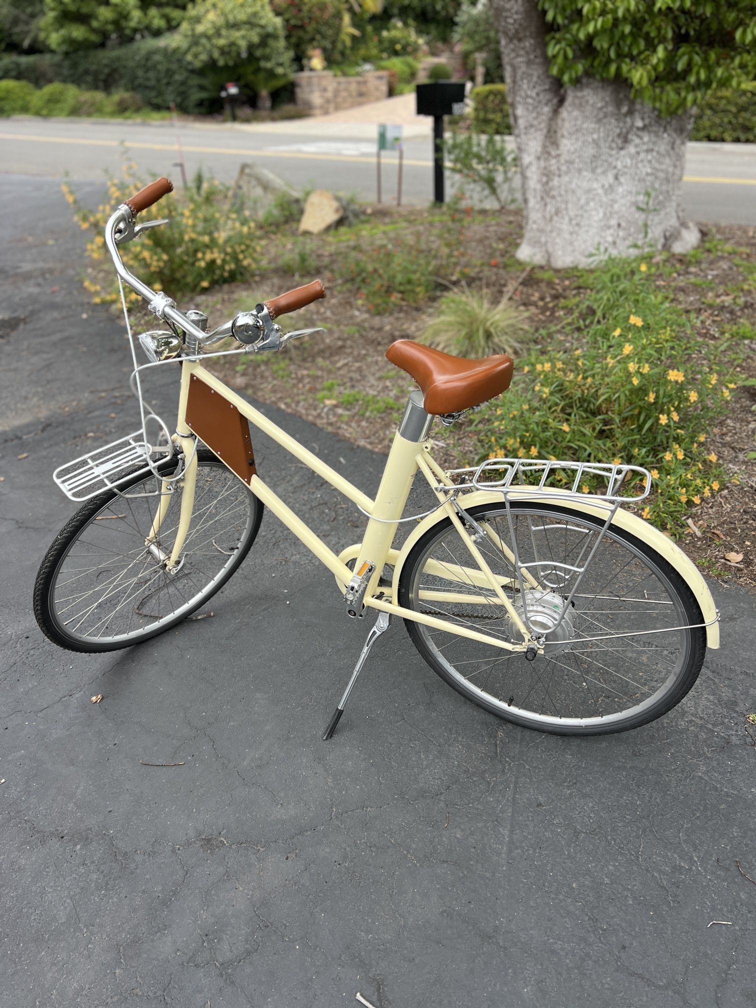 Bike - Ebike / Beach Cruiser  / Hybrid Cruiser Style  - Vela Brand 