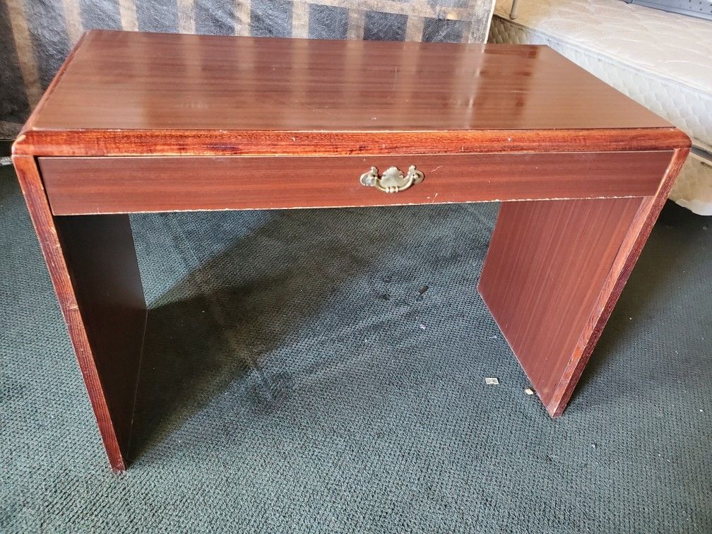 Desk with pull out drawer