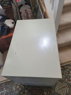 Metal 2 drawer file cabinet