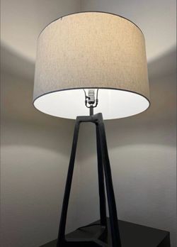 Like New! Large Table Lamp Modern Farmhouse Linen Shade