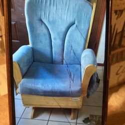 Wood Rocking Chair 