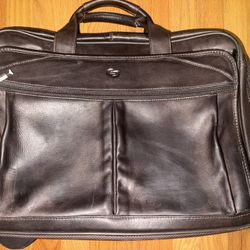 Solo New York Walker D529-3 Leather Rolling Briefcase / Messenger Carry-on