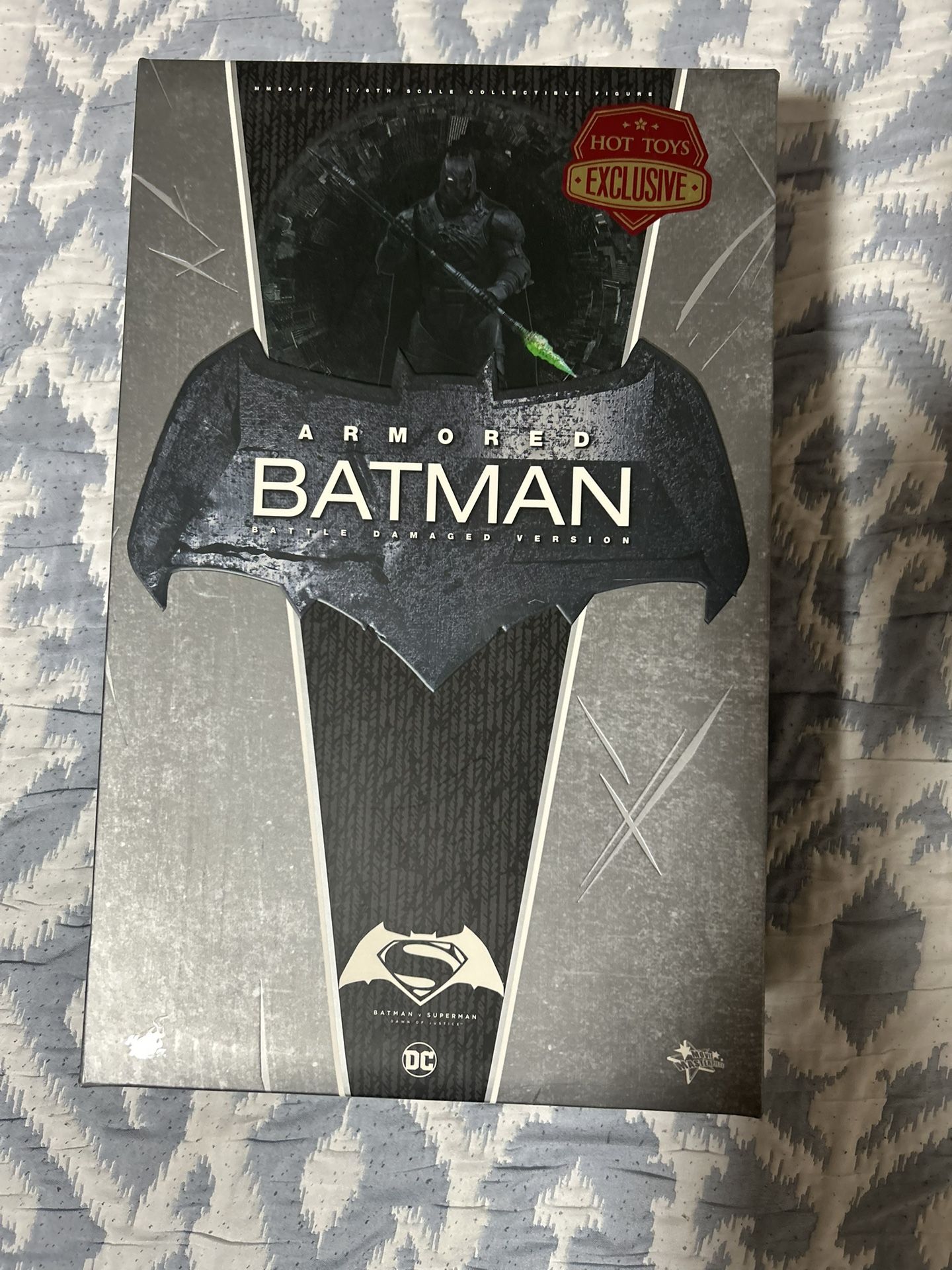 Armored Batman Battle Damaged Version Hot Toy Exclusive