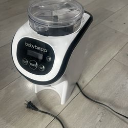 Baby Brezza Formula Pro Mini  20$ 