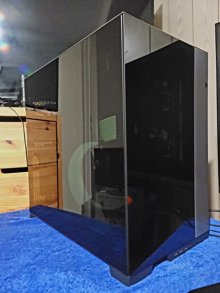 Custom Built Lian Li PcHigh-End Gaming PC – 7800X3D | RTX 4070 Ti Super | 32GB DDR5 | Lian Li Build – Ready to Go!