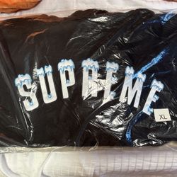 Supreme Hoodie 