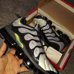 Nike Vapormax Men's 8.5 & 9.5 / New