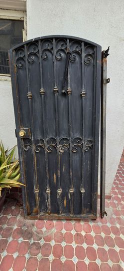Black Side Gate