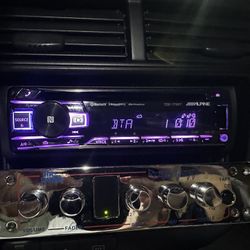 Alpine CDE-175BT Bluetooth/USB Car Stereo