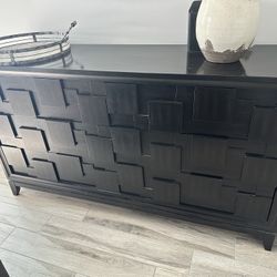 Beautiful 6 Drawer Credenza