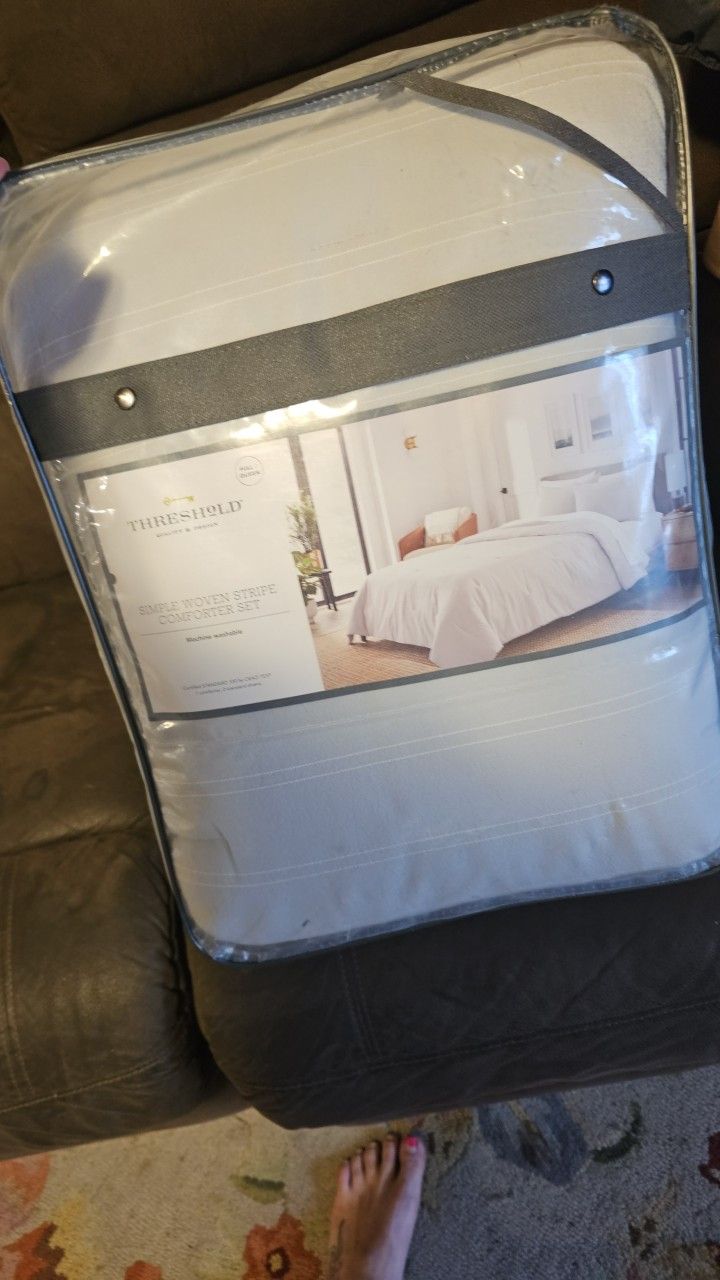 Brand New F/Q Simple wove striped comforter Light Blue