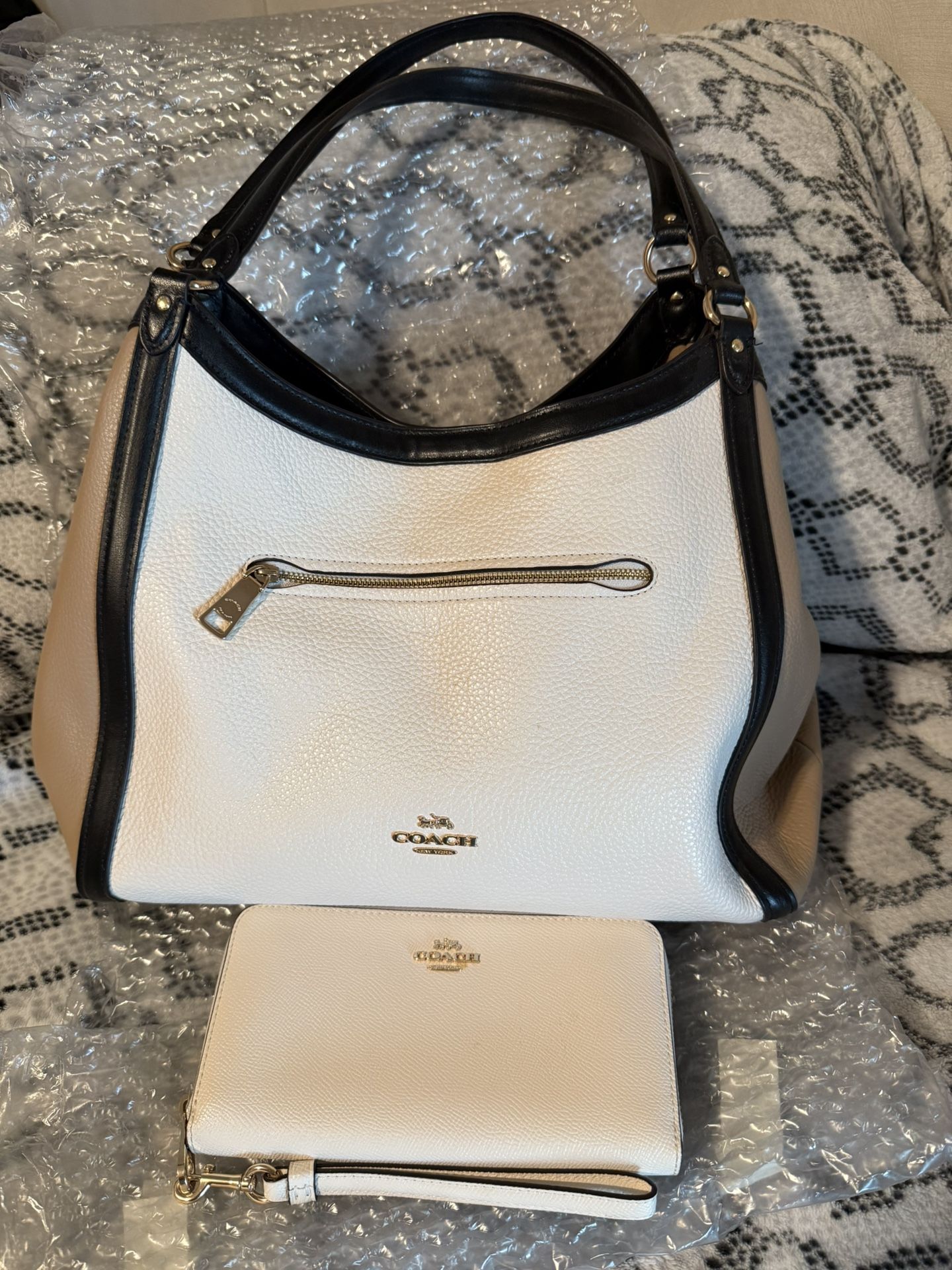 🖤🤍 Coach Colorblock Hobo + Ivory Wall