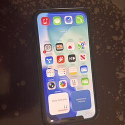 iPhone 12 Pro Max 256 GB everything original never been open in excellent conditions. I just did move onto a 17.