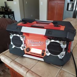 Milkwakee Boombox Radio Electric  