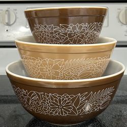 Set of 3 Vintage Pyrex Woodland Nesting Mixing Bowls #401 #402 #403