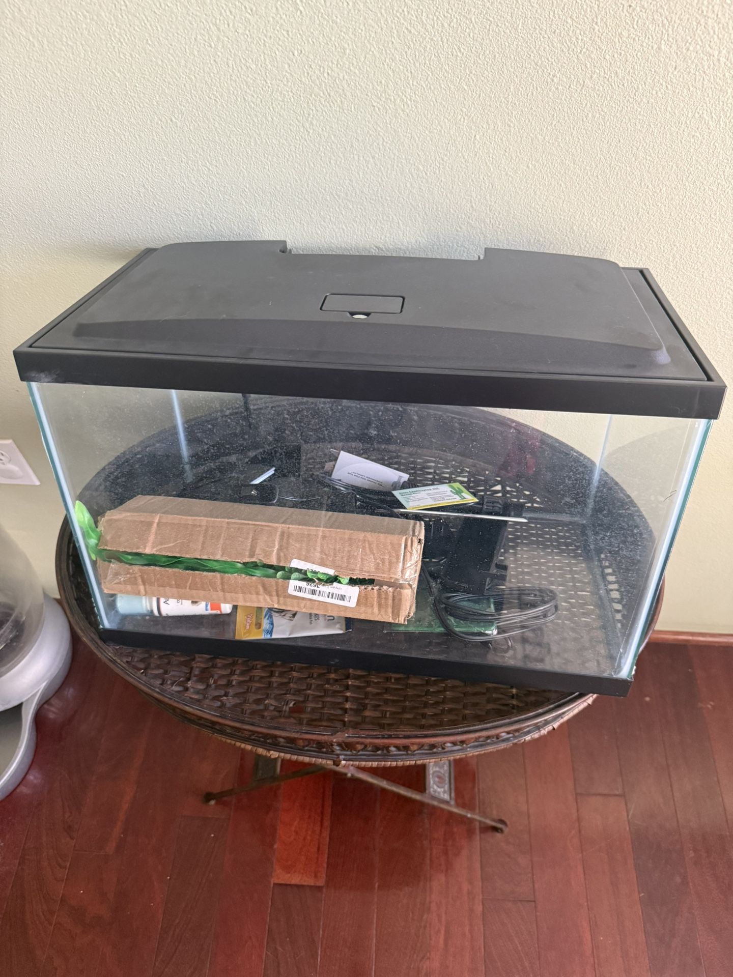 Tetra Goldfish 10 Gallon aquarium fish tank LED ki