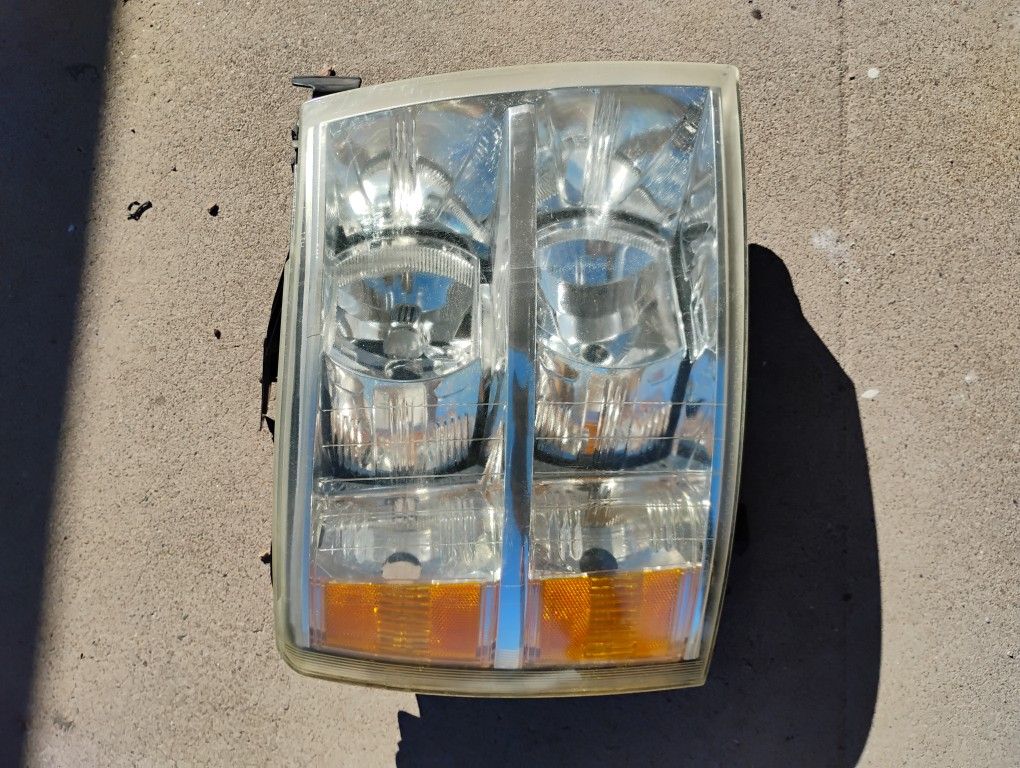 2007-2013 Chevrolet Silverado 1500,2500, Right Passenger Side Headlight