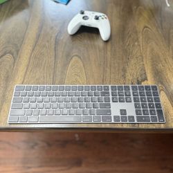 Black Apple Wireless Full Keyboard