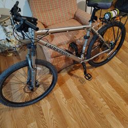 Cannondale F7 Mountain Bike.