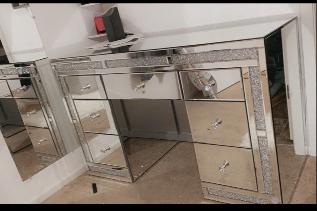 Makeup Crystal Vanity