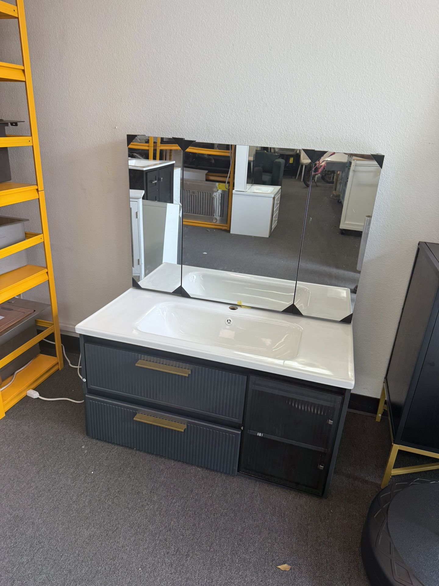 $325.00 New 40” Black Or White Floating Bathroom Vanity w/ Sink & Medicine Cabinet 