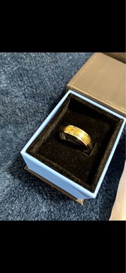 Mens gold ring