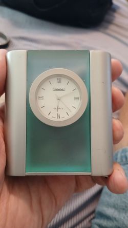 Horizon Quartz Small Desk Clock