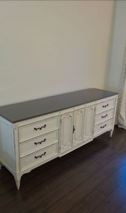 Beautiful American of Martinsville dresser/buffet/sideboard/tv Stand/dining Server/credenza/chest