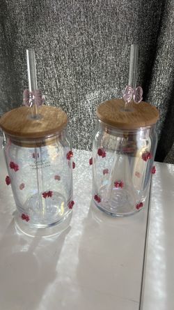 2 Bow glass cups