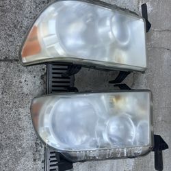 2013 Toyota Tundra Headlights