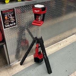 Milwaukee 2131-20 M18 Cordless Rocket Dual Power Tower LED Light