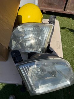 2004 Toyota Tundra Headlights