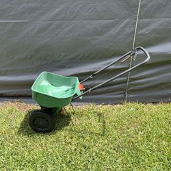 Scott Fertilizer Spreader Working