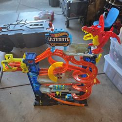 Hot Wheels Track & Playset Bundle – Great Condition