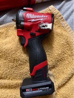MILWAUKEE M12 3/8 STUBBY FUEL Impact WITH 5.0 HIGH OUTPUT