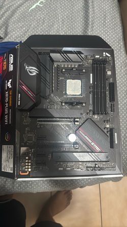 ASUS - ROG STRIX B550-F GAMING (Socket AM4) AMD B550 ATX DDR4 Motherboard - Black