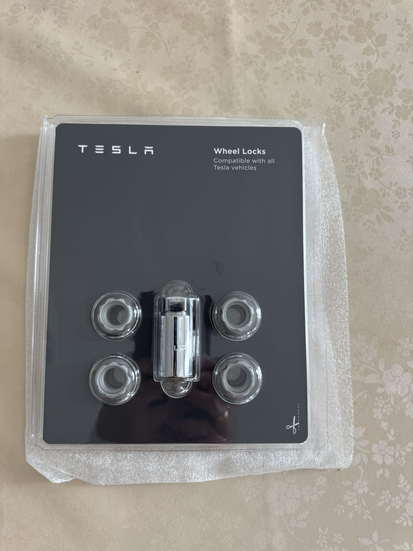 Tesla Wheel Locks